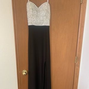 Elegant strapless dress